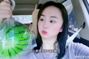 网红拍摄视频吃瓜,趣味横生瞬间回顾